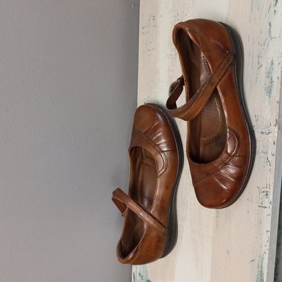 MICHEL M... MAE, BROWN LEATHER, VELCRO STRAP SHOES - Picture 8 of 13